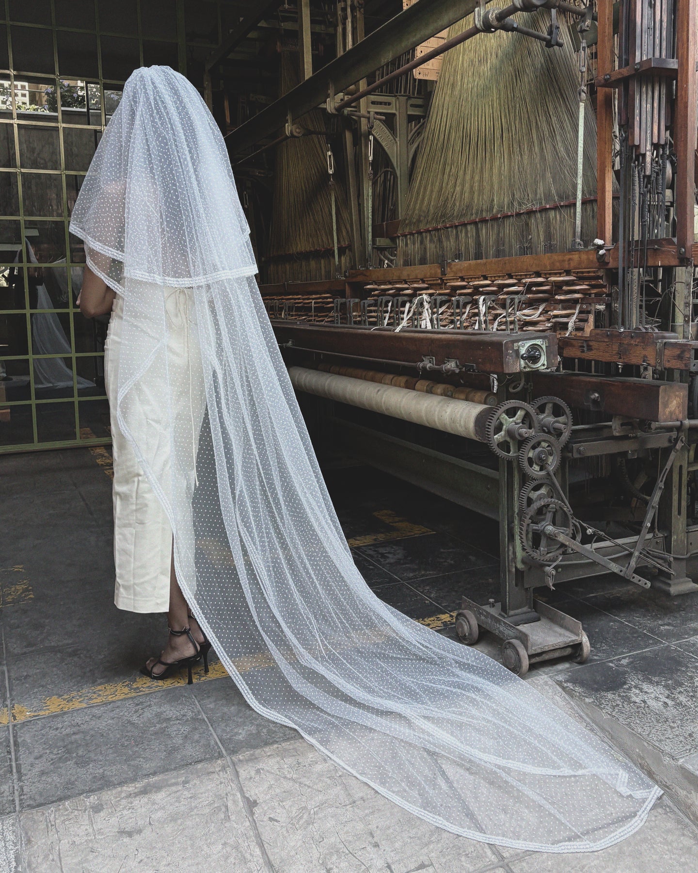 CARMEN DOTTED TULLE VEIL .- SAMPLE SALE 60%