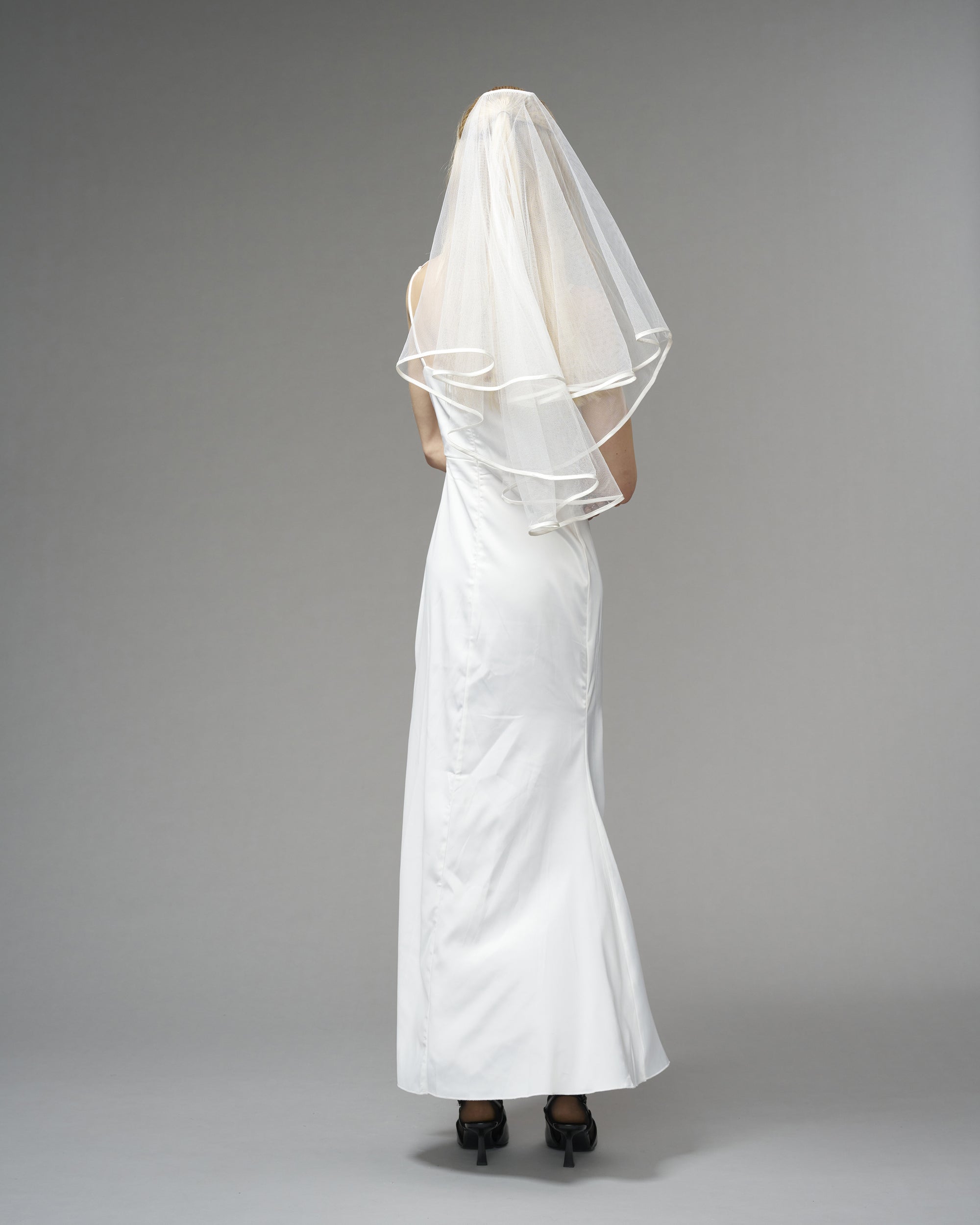 ECO TULLE // NARROW SATIN EDGE TWO TIER ELBOW LENGTH 30" /OFF WHITE
