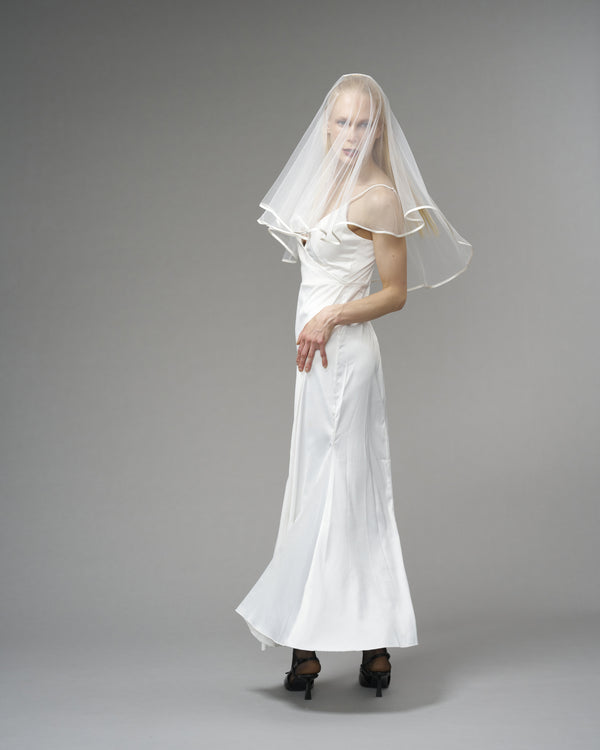 ECO TULLE // NARROW SATIN EDGE TWO TIER ELBOW LENGTH 30" /OFF WHITE