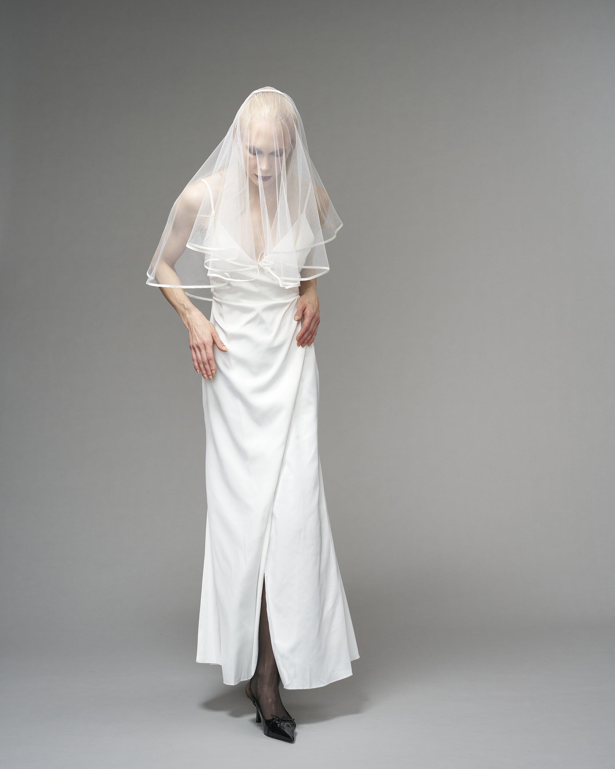 ECO TULLE // NARROW SATIN EDGE TWO TIER ELBOW LENGTH 30" /OFF WHITE