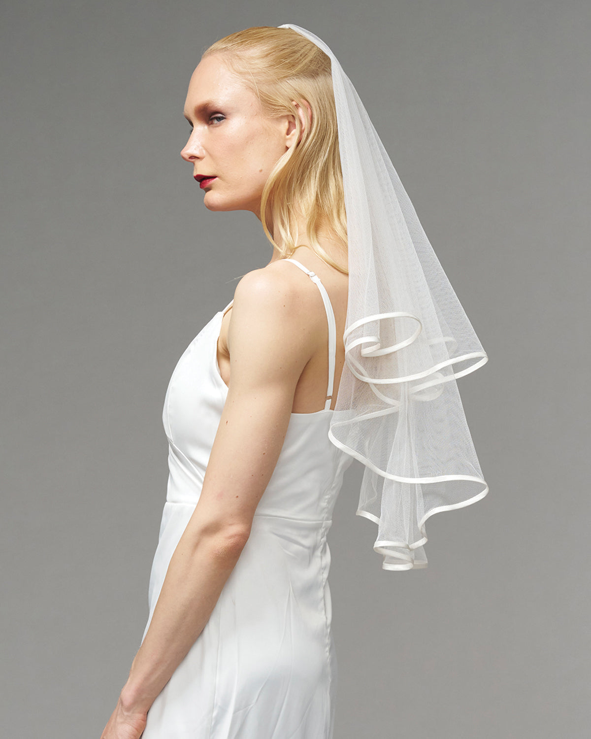 ECO TULLE // NARROW SATIN EDGE TWO TIER ELBOW LENGTH 30" /OFF WHITE