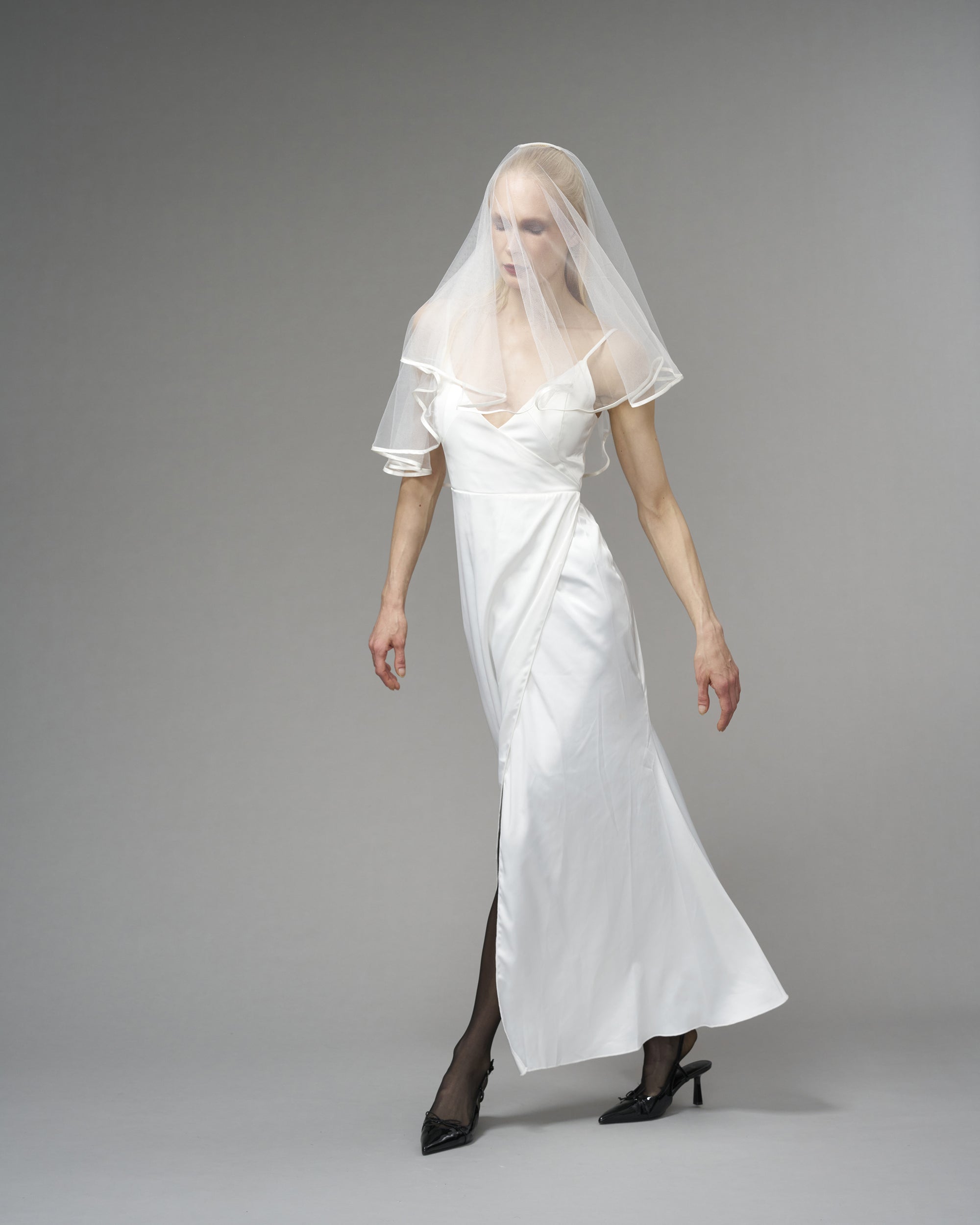 ECO TULLE // NARROW SATIN EDGE TWO TIER ELBOW LENGTH 30" /OFF WHITE