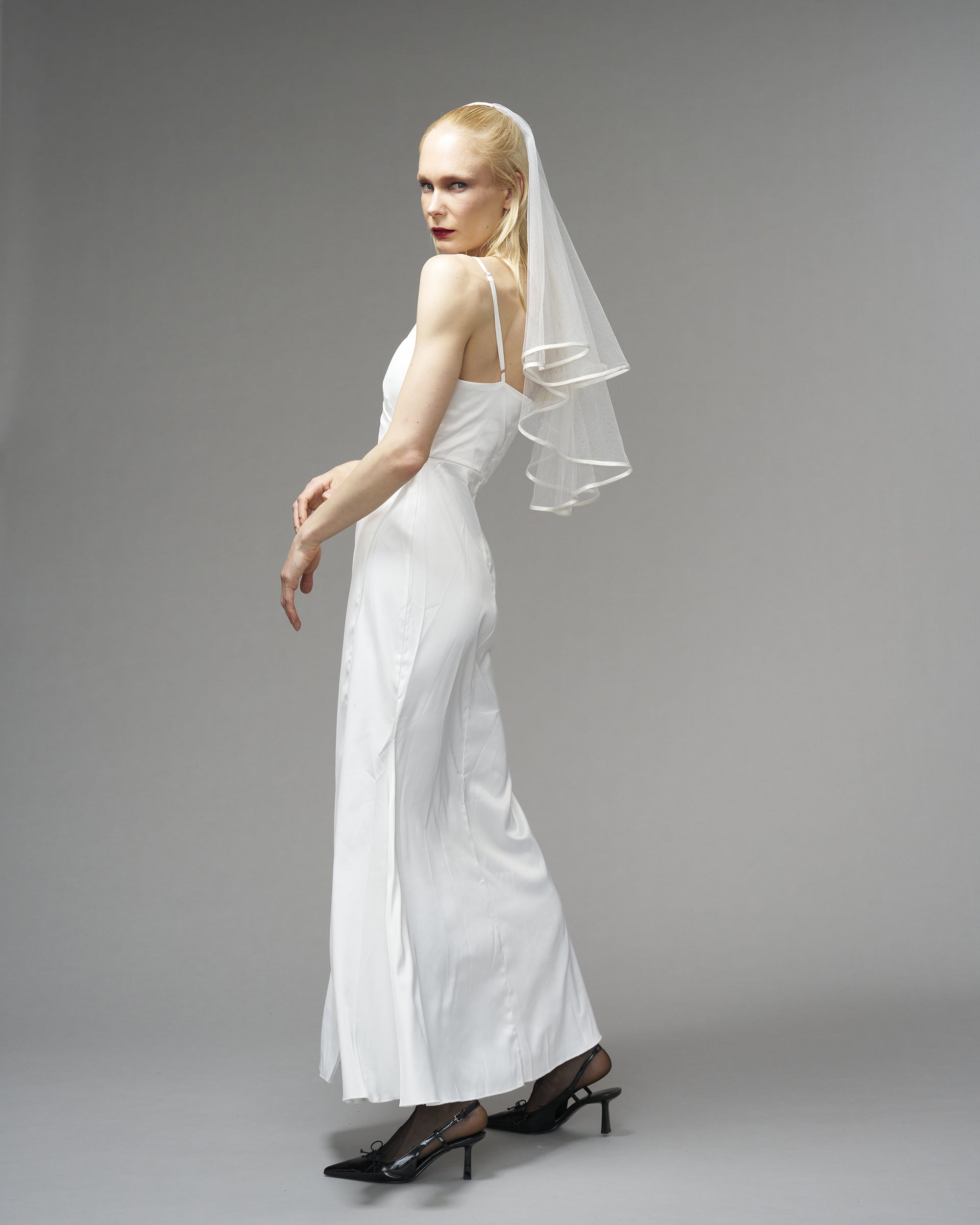 ECO TULLE // NARROW SATIN EDGE TWO TIER ELBOW LENGTH 30" /OFF WHITE