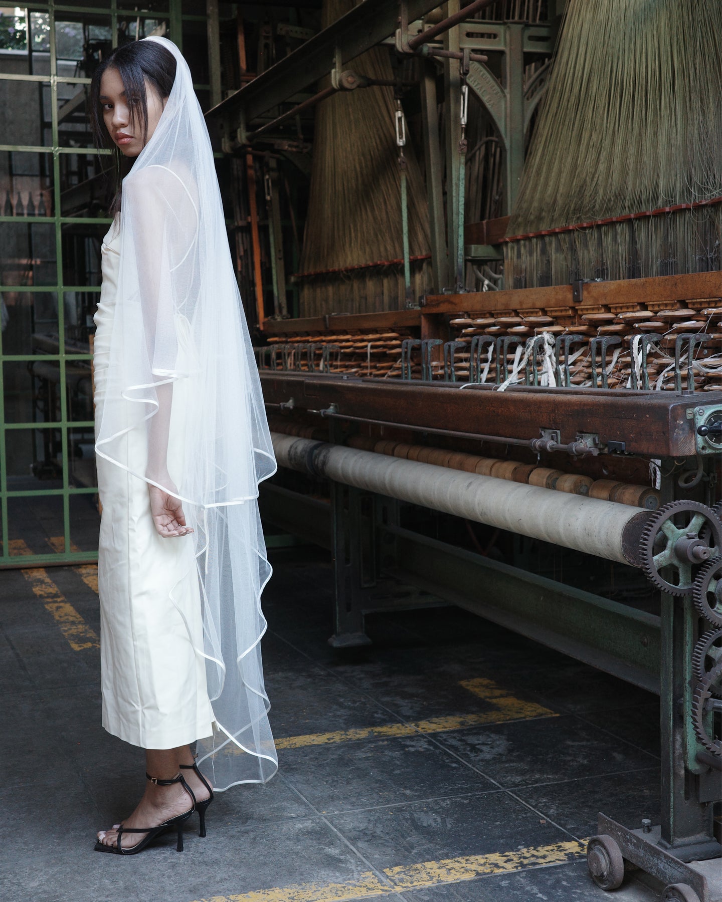 NARROW SATIN EDGE  VEIL .- SAMPLE SALE 70%