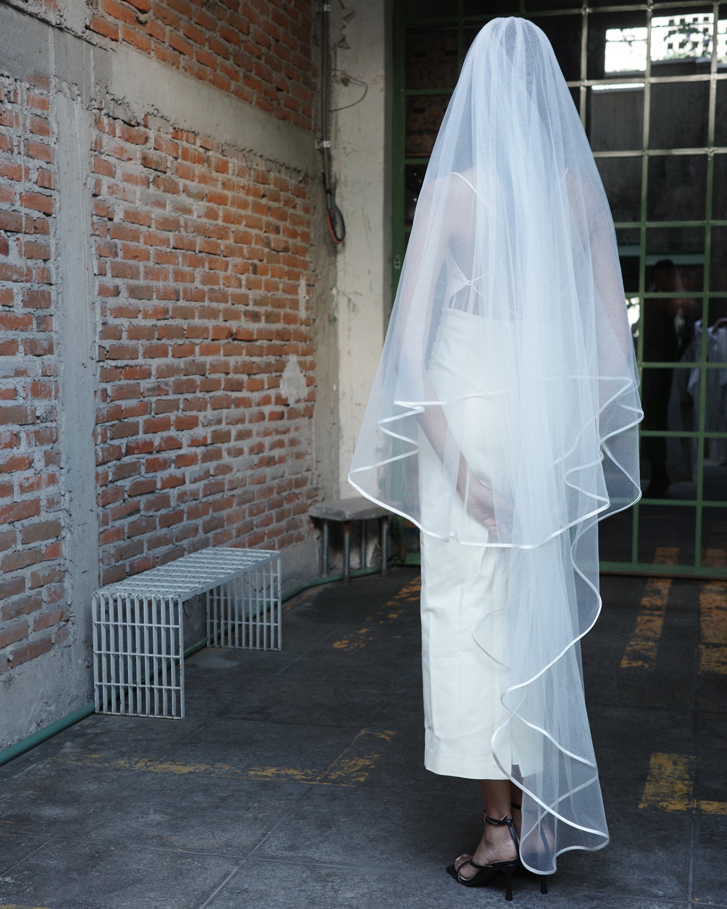 NARROW SATIN EDGE  VEIL .- SAMPLE SALE 70%