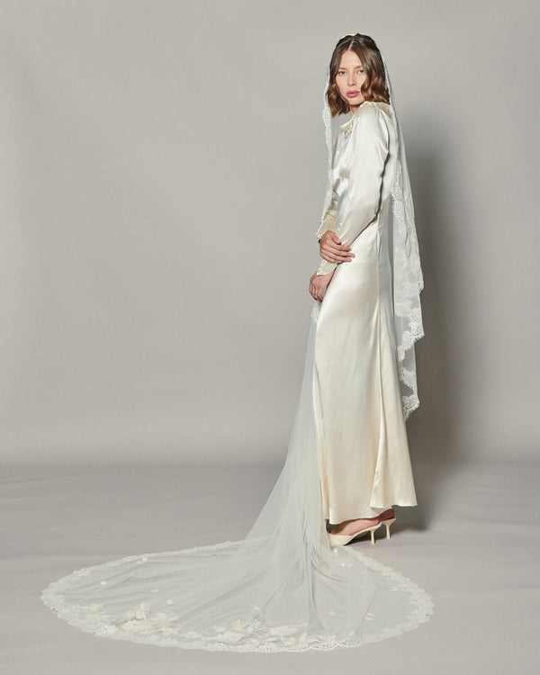 ANASTASIA EMBROIDERED LACE VEIL
