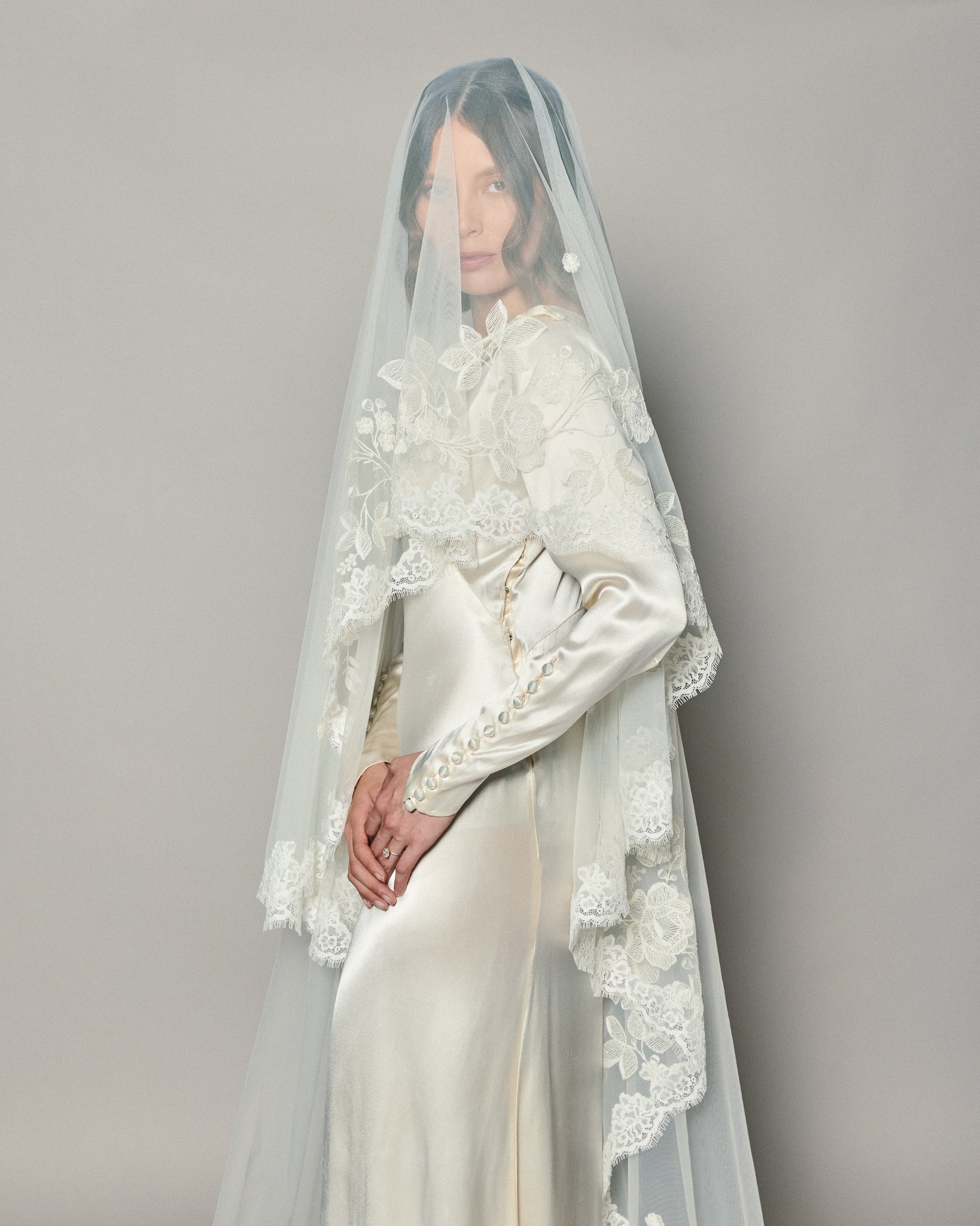 ANASTASIA EMBROIDERED LACE VEIL