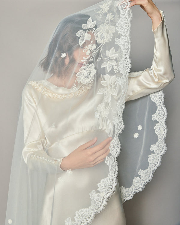 ANASTASIA EMBROIDERED LACE VEIL