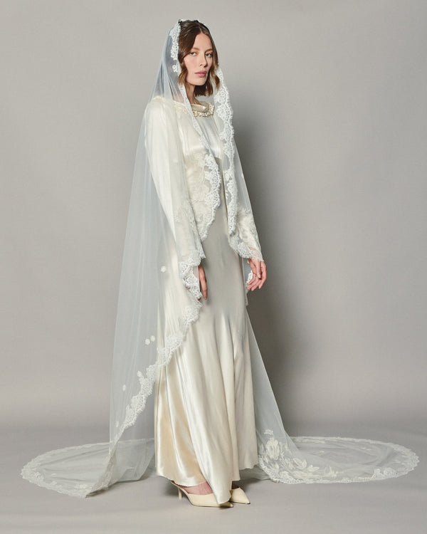 ANASTASIA EMBROIDERED LACE VEIL