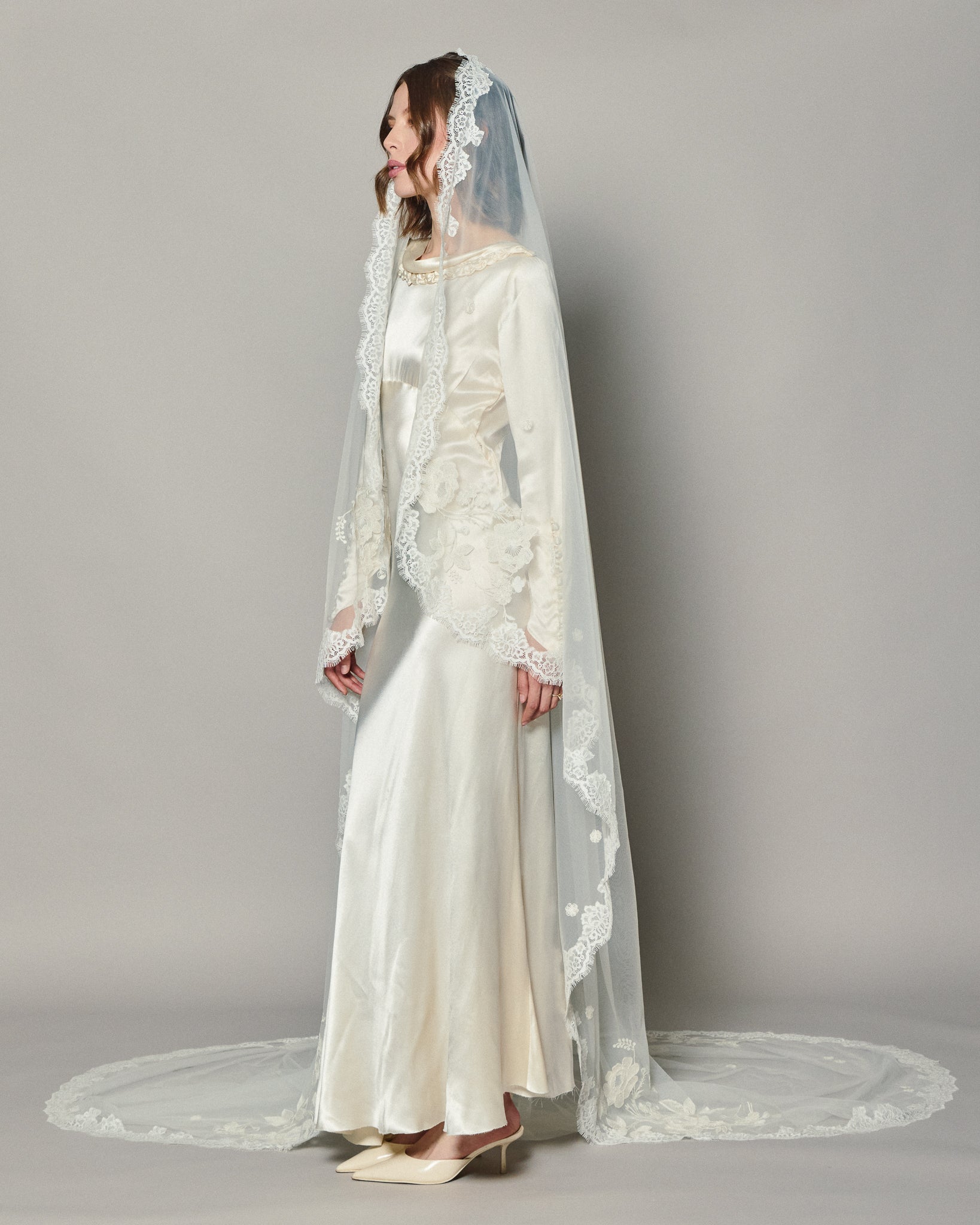 ANASTASIA EMBROIDERED LACE VEIL