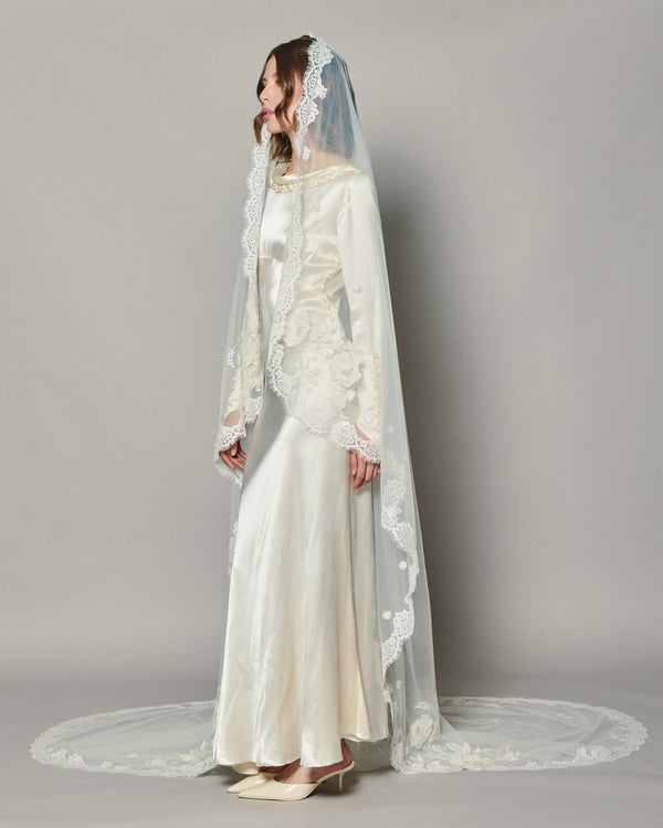 ANASTASIA EMBROIDERED LACE VEIL
