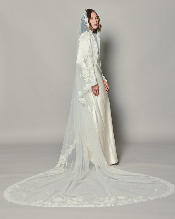 ANASTASIA EMBROIDERED LACE VEIL