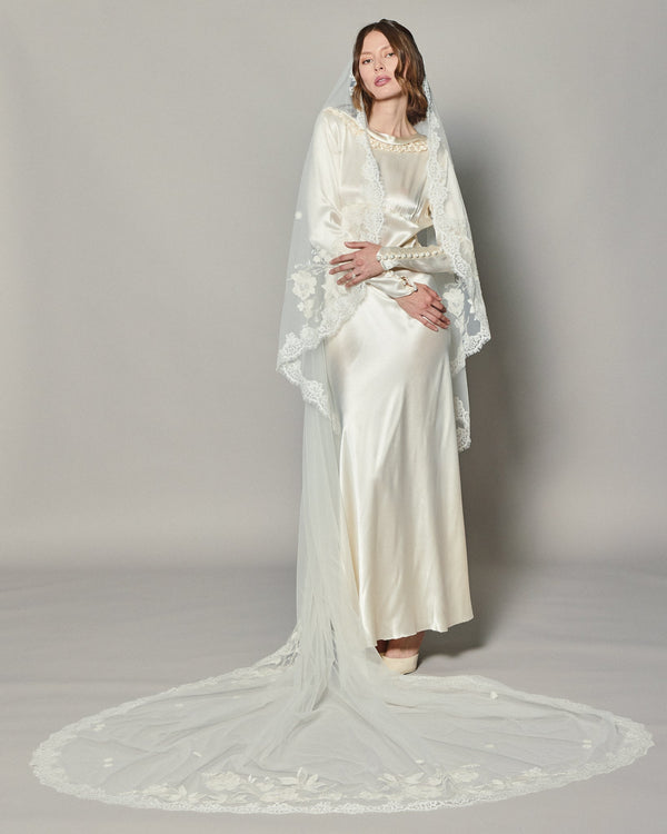 ANASTASIA EMBROIDERED LACE VEIL