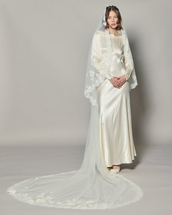 ANASTASIA EMBROIDERED LACE VEIL