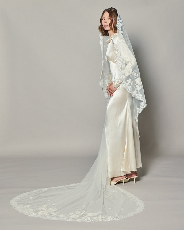 ANASTASIA EMBROIDERED LACE VEIL