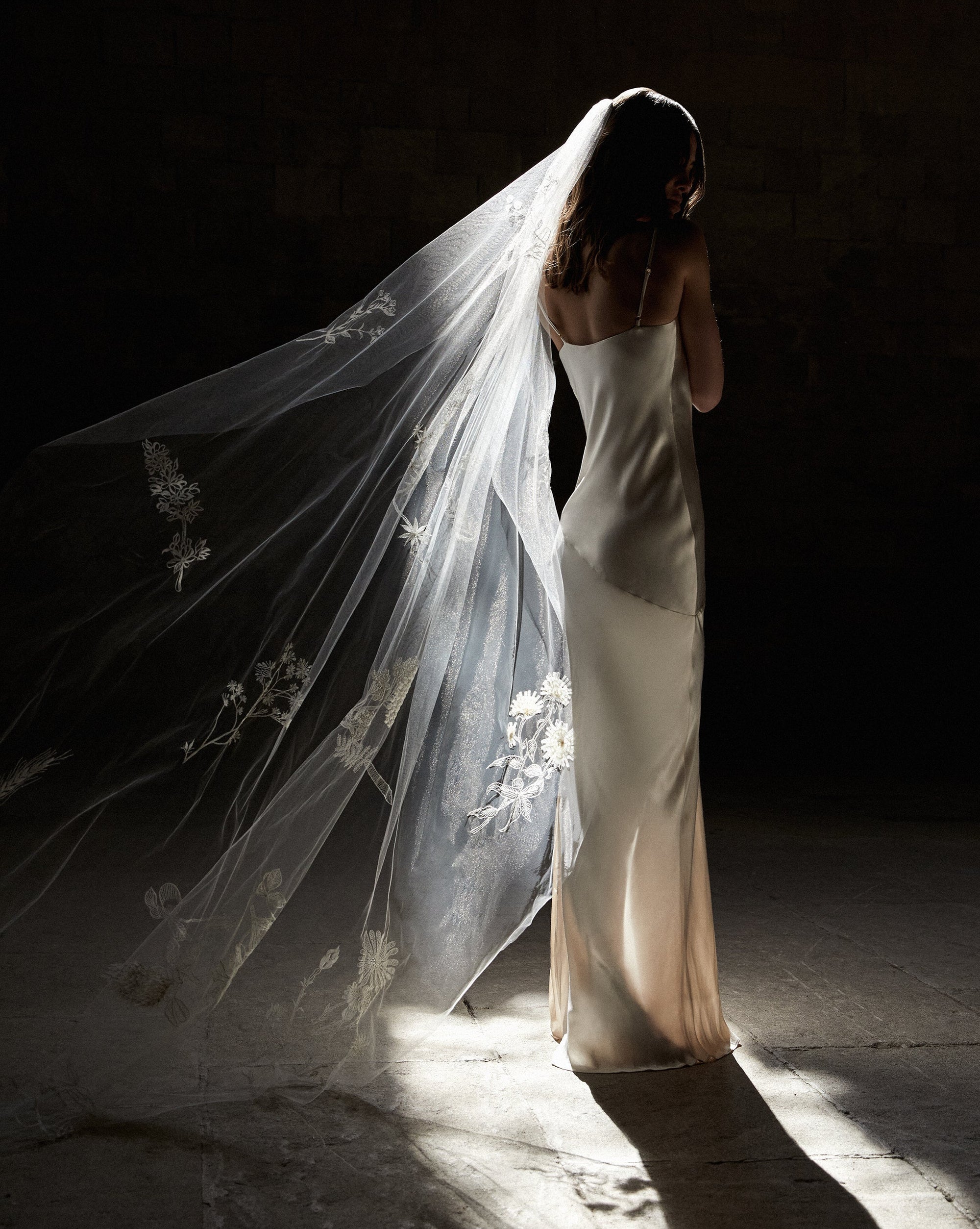 NUIT BOTANICAL EMBROIDERED VEIL