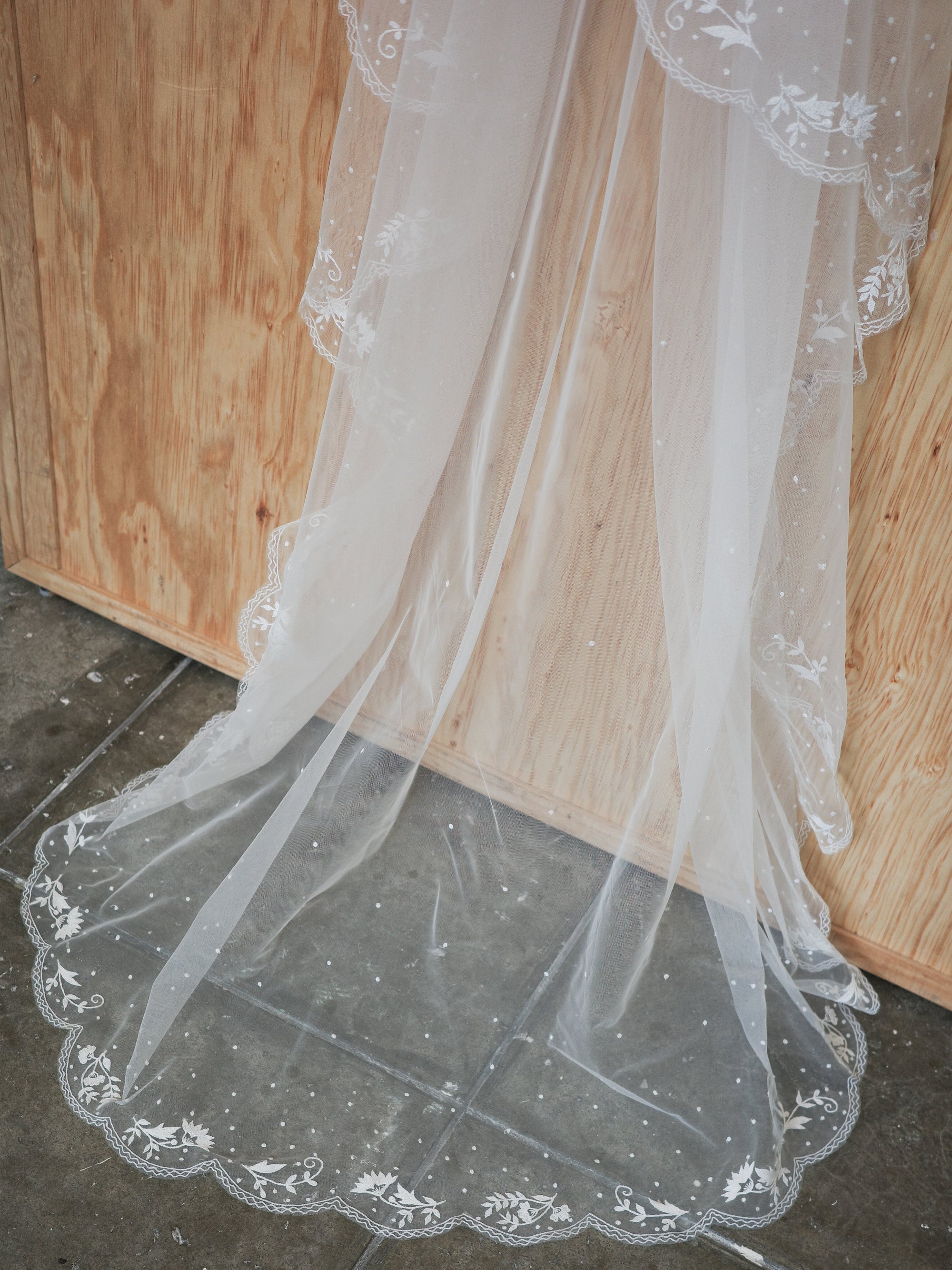 ALMA EMBROIDERED VEIL