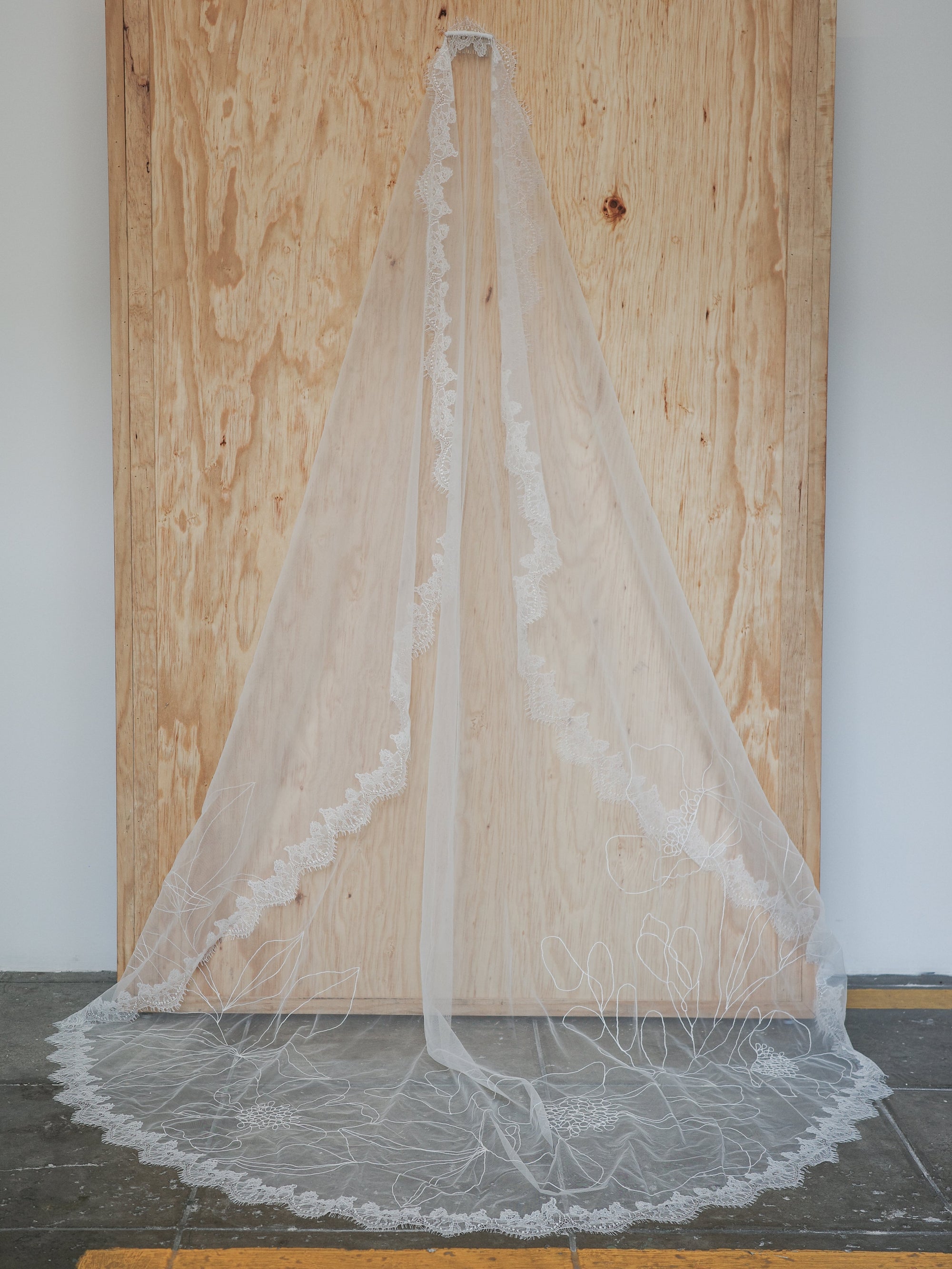 ROMINA LINE EMBROIDERY LACE VEIL - Ofrenda Studio
