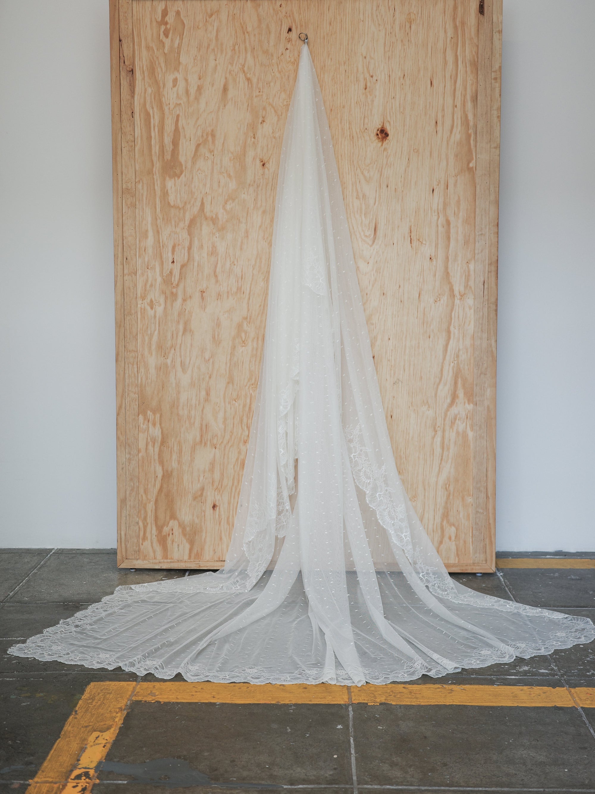 PENELOPE SPANISH LACE MANTILLA - Ofrenda Studio