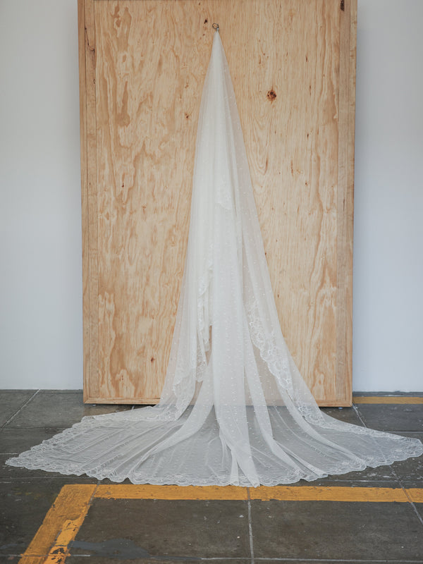 PENELOPE SPANISH LACE MANTILLA - Ofrenda Studio