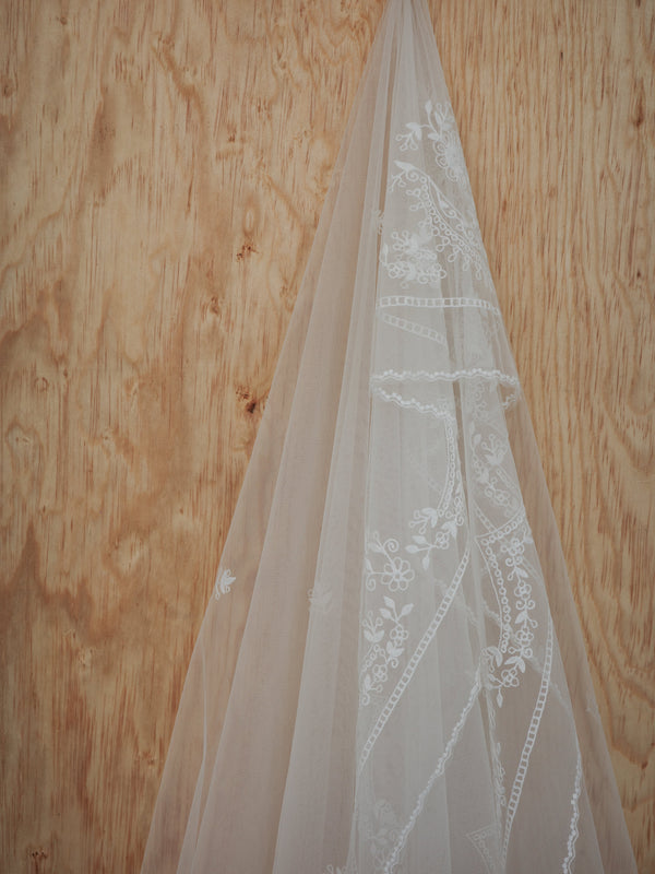 REGINA EMBROIDERED VEIL - Ofrenda Studio