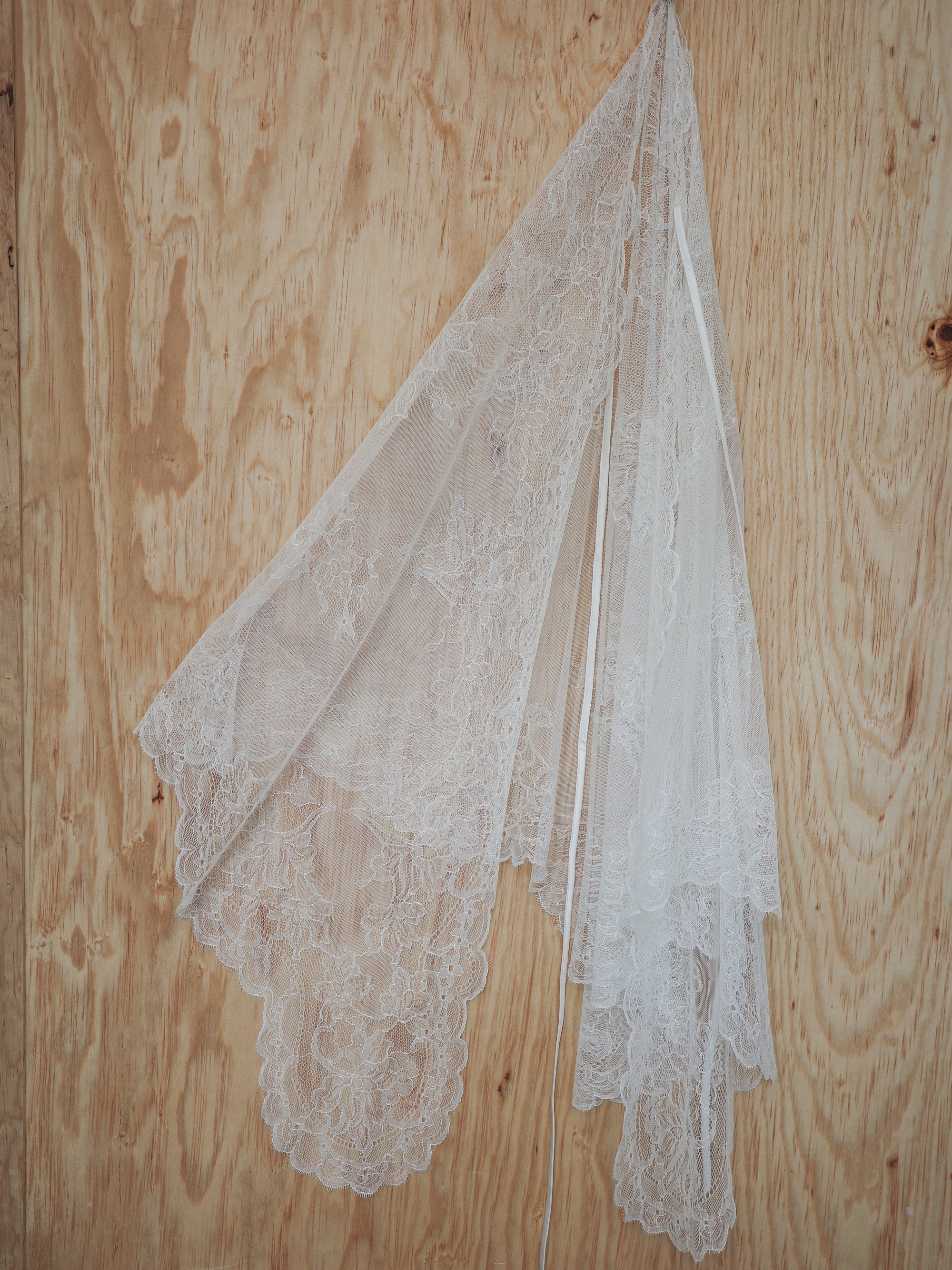 CRISTINA SPANISH LACE MANTILLA