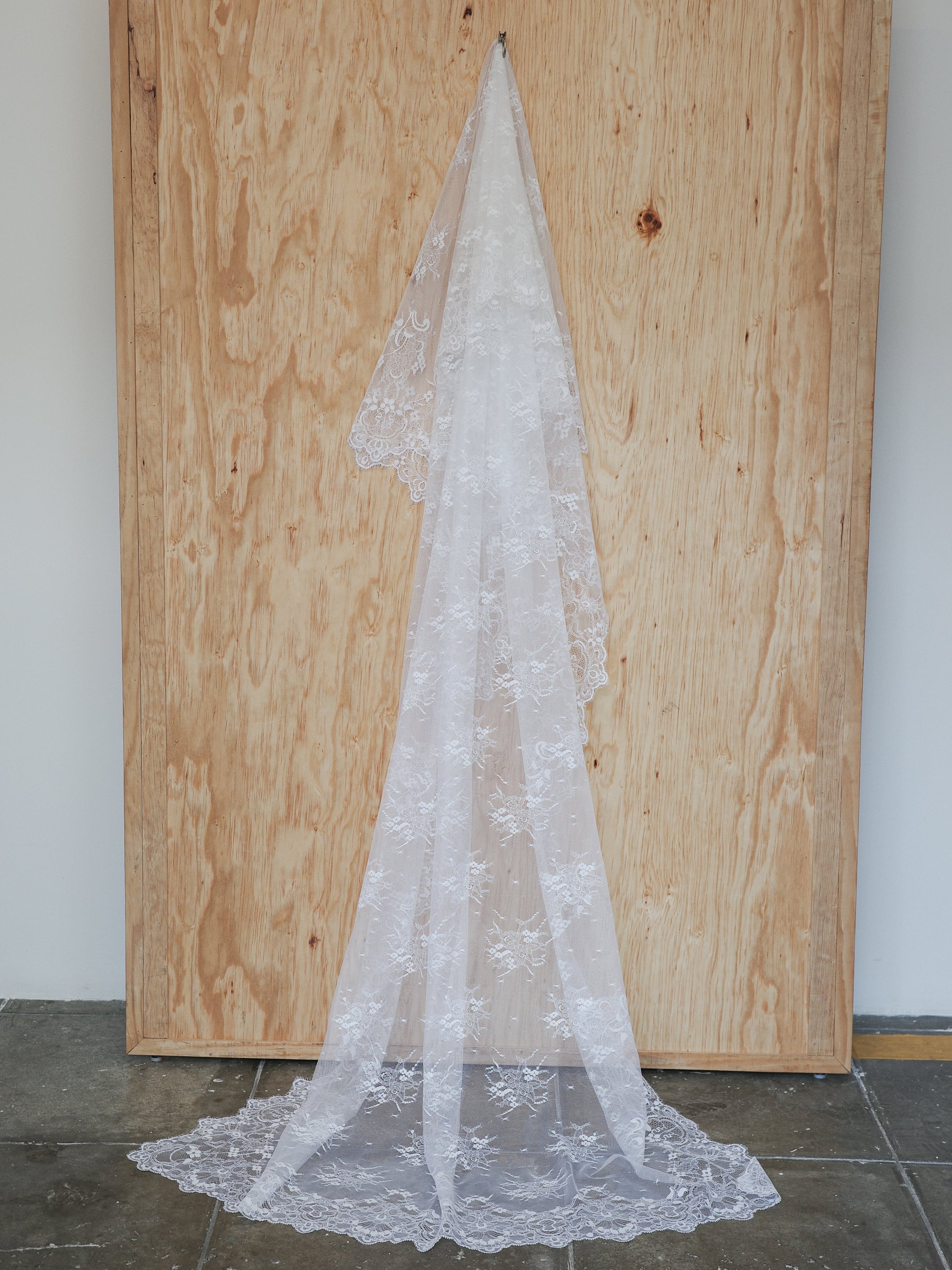 TERESA SPANISH LACE MANTILLA