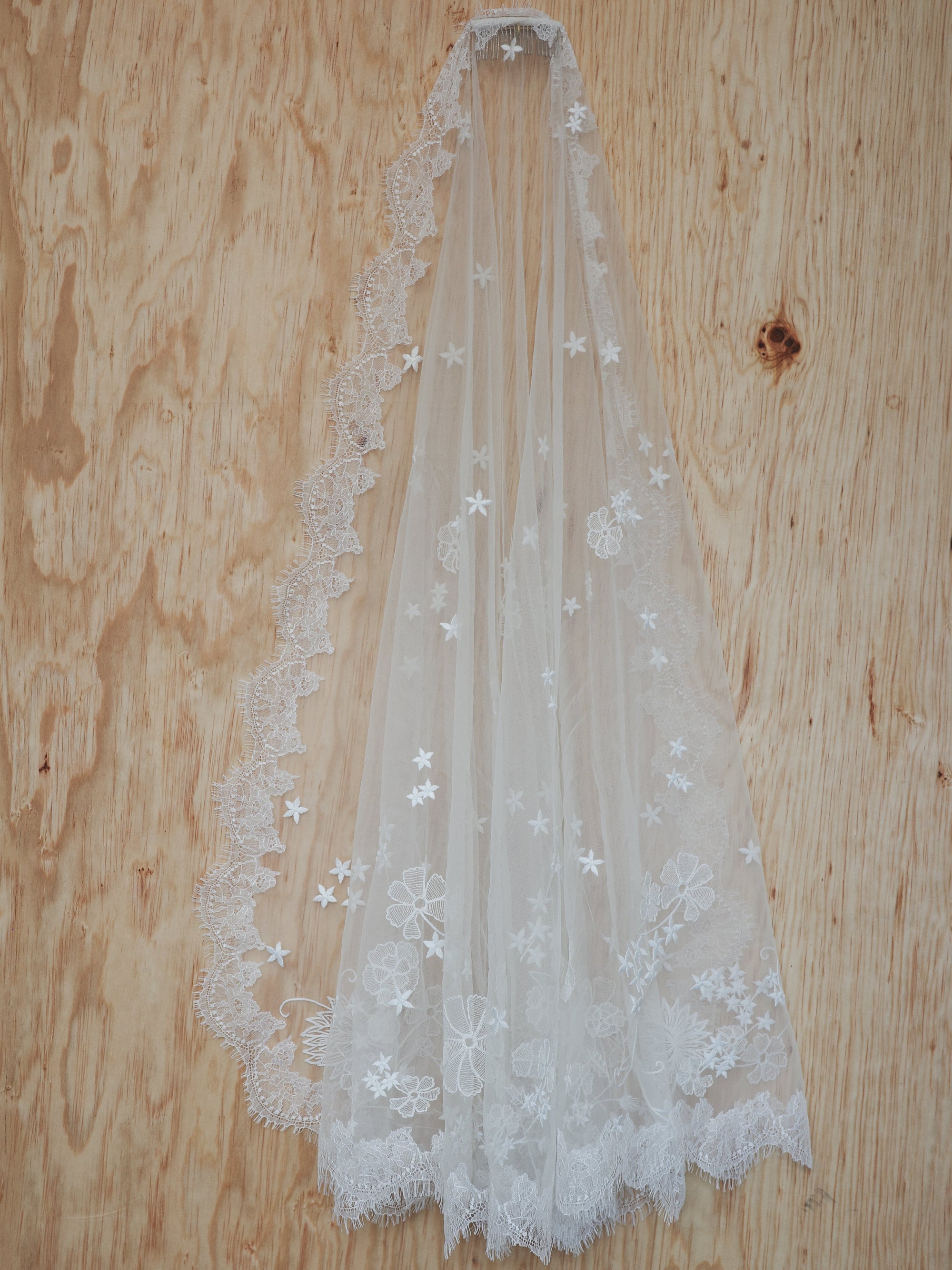 DIONE HALF MOON EMBROIDERED MANTILLA