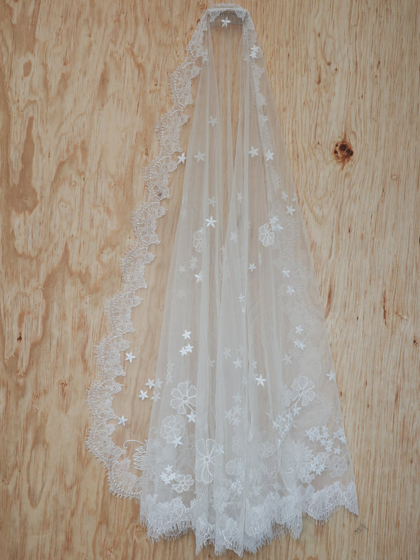 DIONE HALF MOON EMBROIDERED MANTILLA