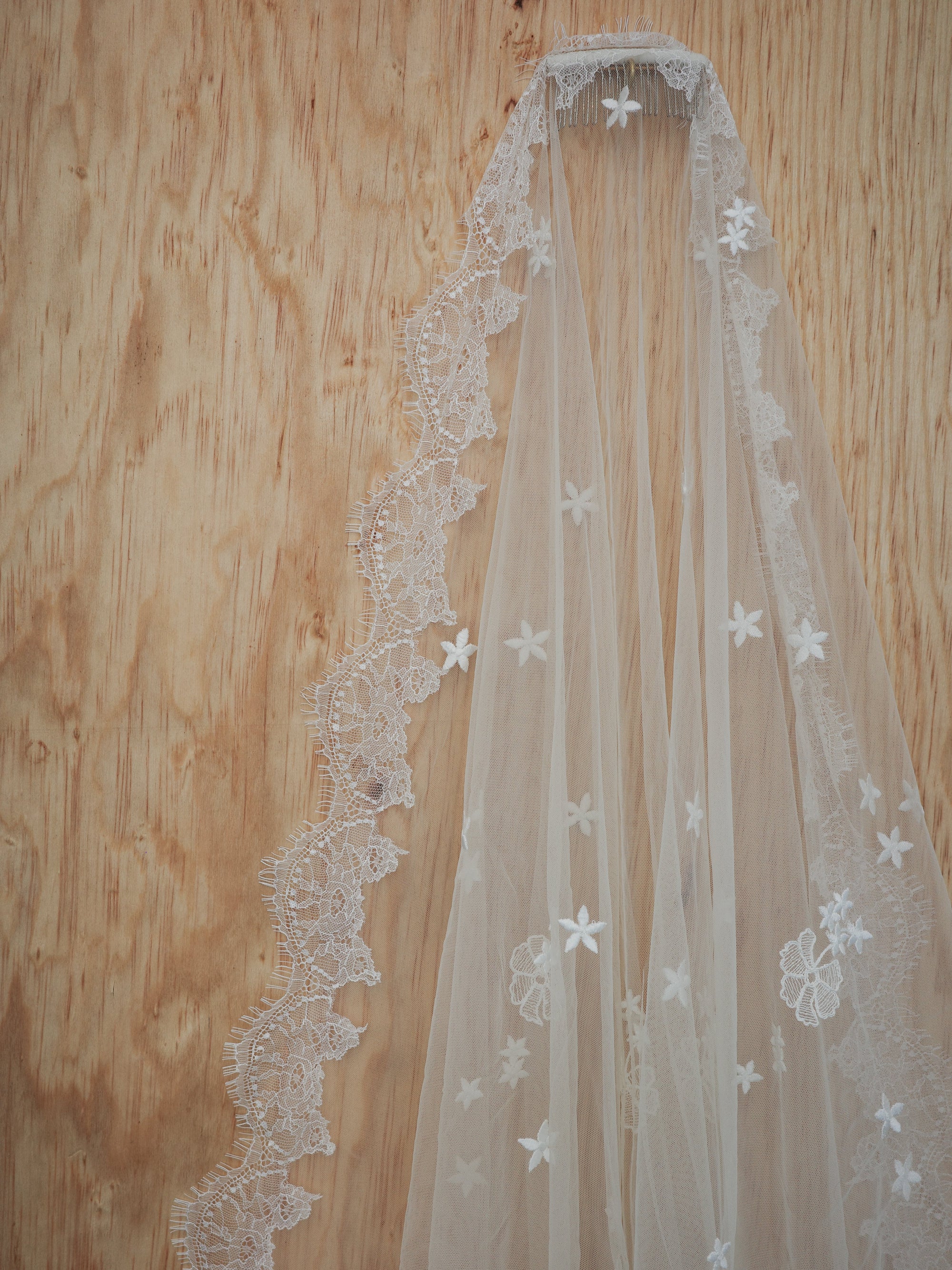 DIONE HALF MOON EMBROIDERED MANTILLA
