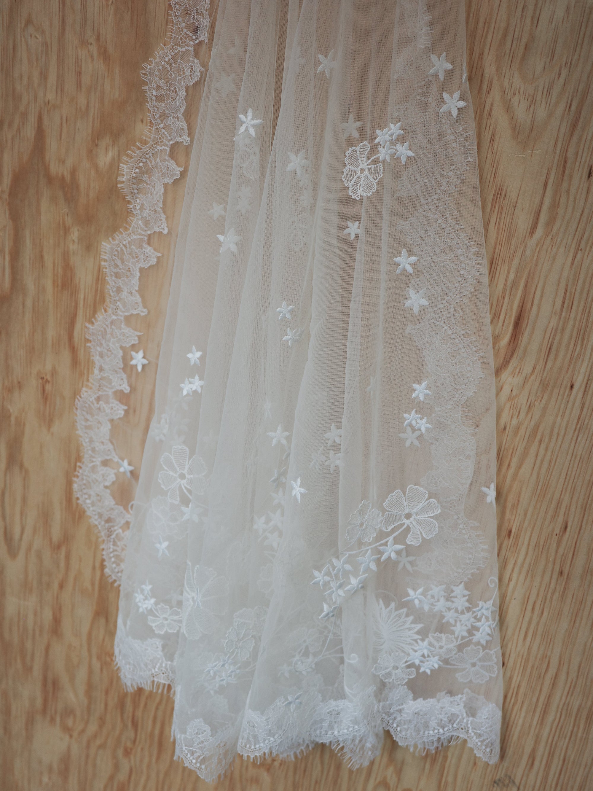 DIONE HALF MOON EMBROIDERED MANTILLA