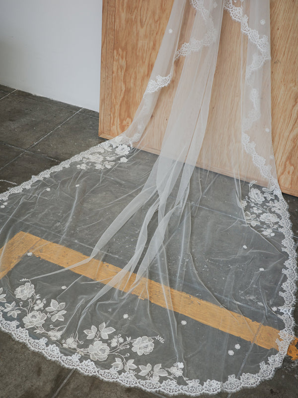 ANASTASIA EMBROIDERED LACE VEIL