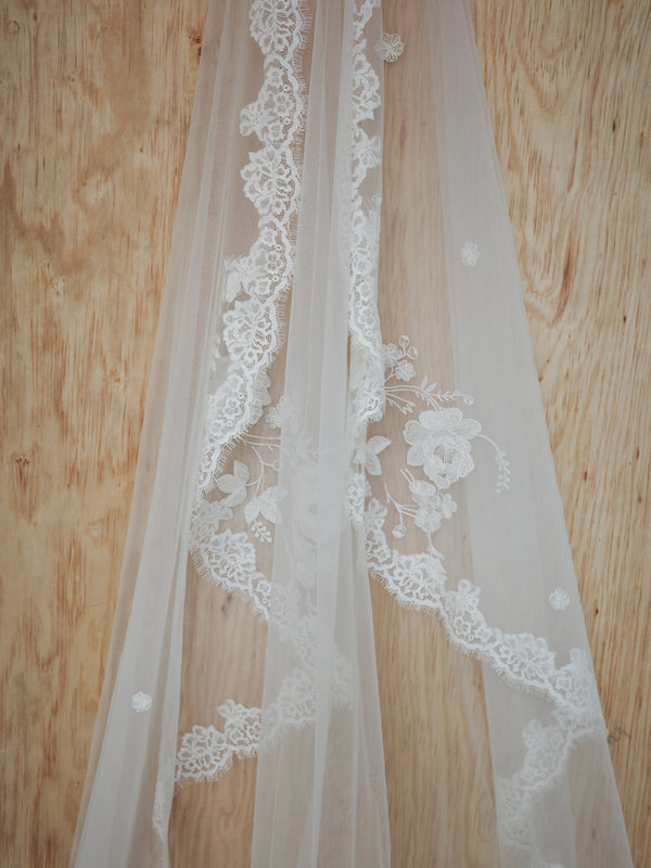 ANASTASIA EMBROIDERED LACE VEIL