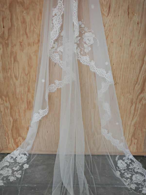 ANASTASIA EMBROIDERED LACE VEIL