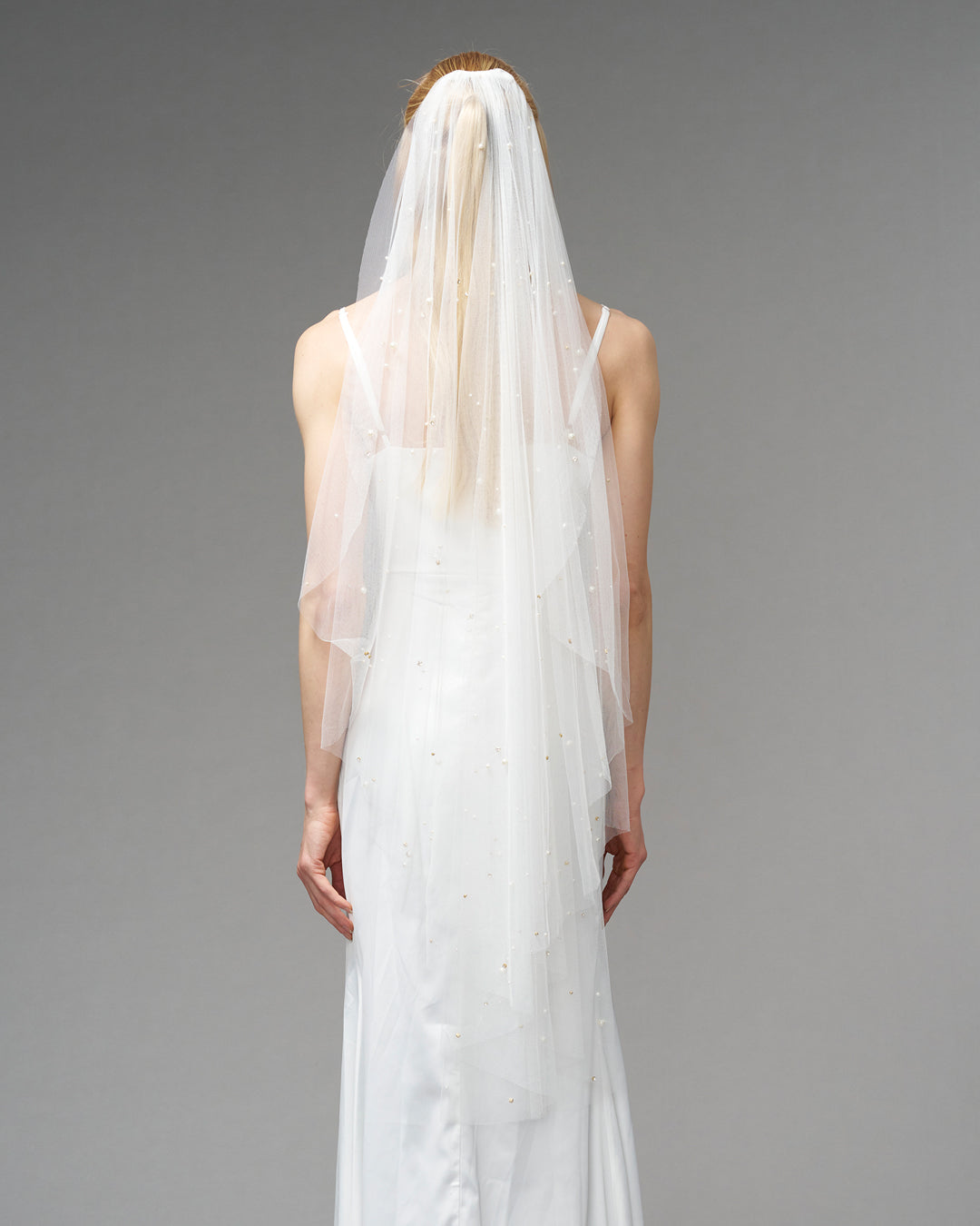 ECO TULLE/ CRYSTALS & PEARLS KNEE LENGTH 48" // LIGHT IVORY - Ofrenda Studio