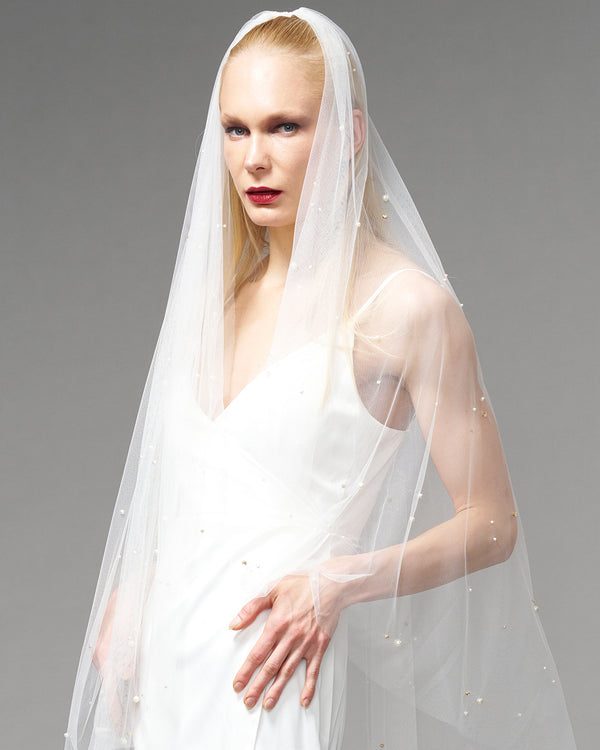 ECO TULLE/ CRYSTALS & PEARLS KNEE LENGTH 48" // LIGHT IVORY - Ofrenda Studio