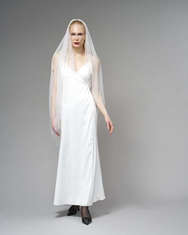 ECO TULLE/ CRYSTALS & PEARLS KNEE LENGTH 48" // LIGHT IVORY - Ofrenda Studio