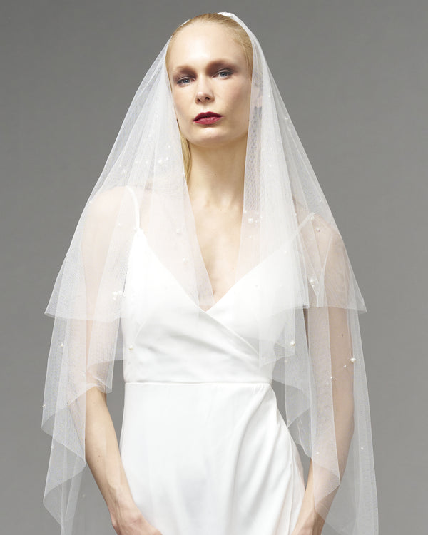 RTS.- ECO TULLE// CRYSTALS & PEARLS // TWO TIER, KNEE LENGTH 48" // LIGHT IVORY