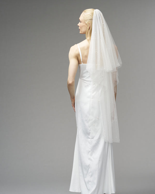 RTS.- ECO TULLE// CRYSTALS & PEARLS // TWO TIER, KNEE LENGTH 48" // LIGHT IVORY