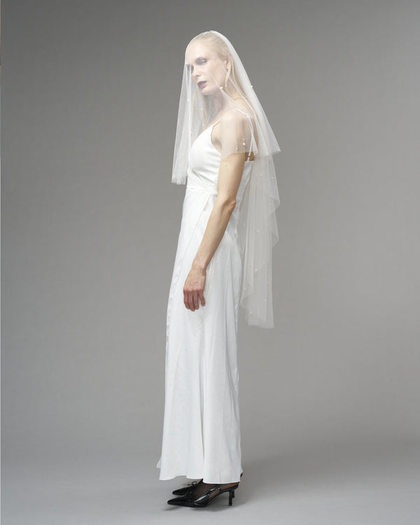 RTS.- ECO TULLE// CRYSTALS & PEARLS // TWO TIER, KNEE LENGTH 48" // LIGHT IVORY