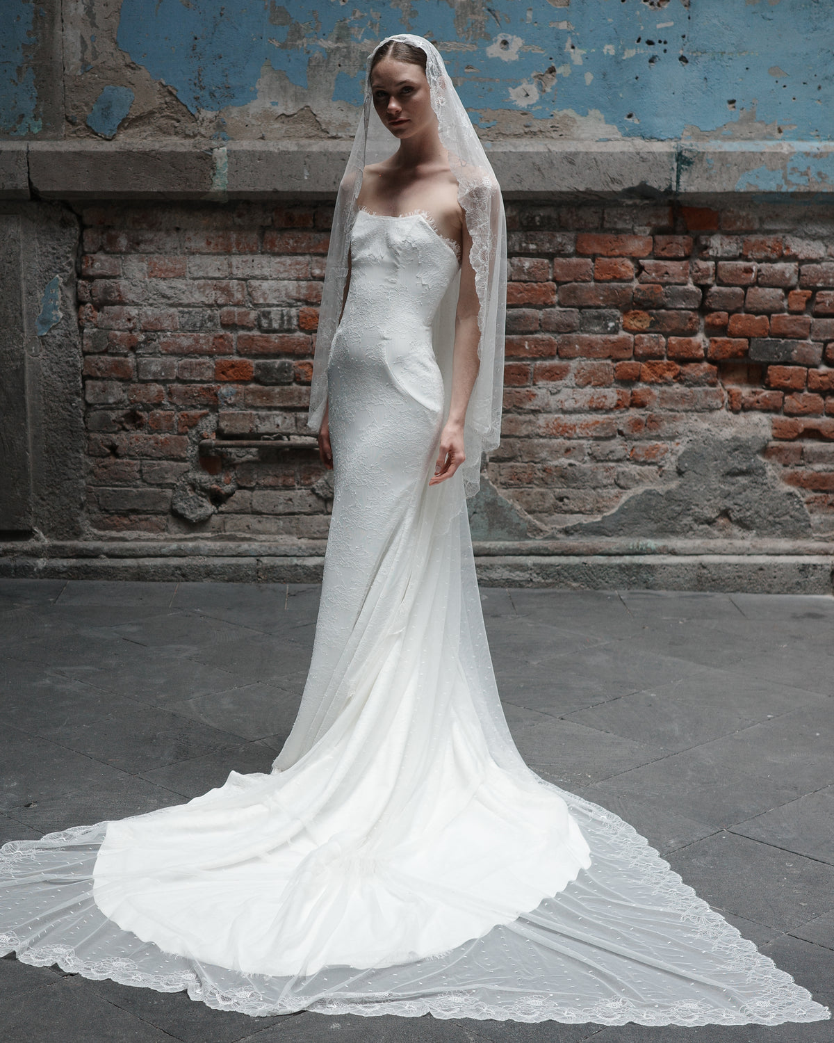 PENELOPE SPANISH LACE MANTILLA