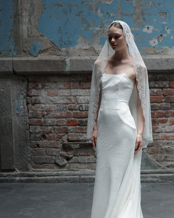 PENELOPE SPANISH LACE MANTILLA - Ofrenda Studio