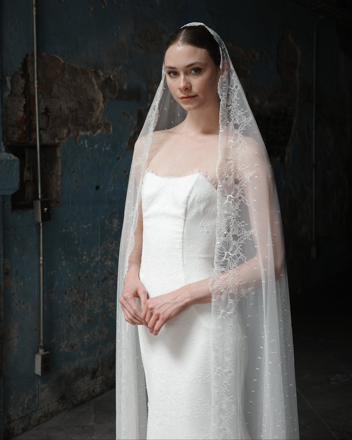 PENELOPE SPANISH LACE MANTILLA - Ofrenda Studio