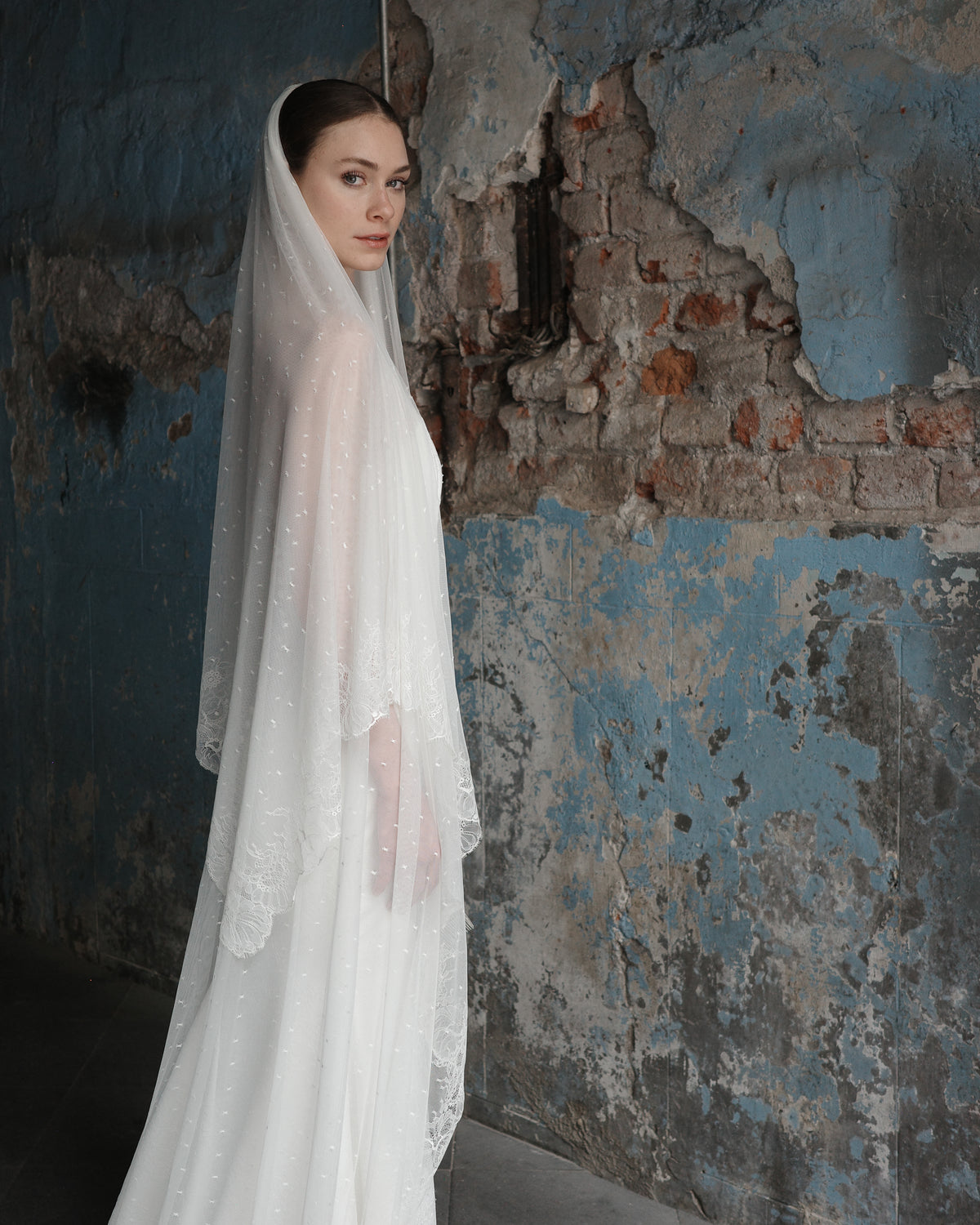 PENELOPE SPANISH LACE MANTILLA - Ofrenda Studio