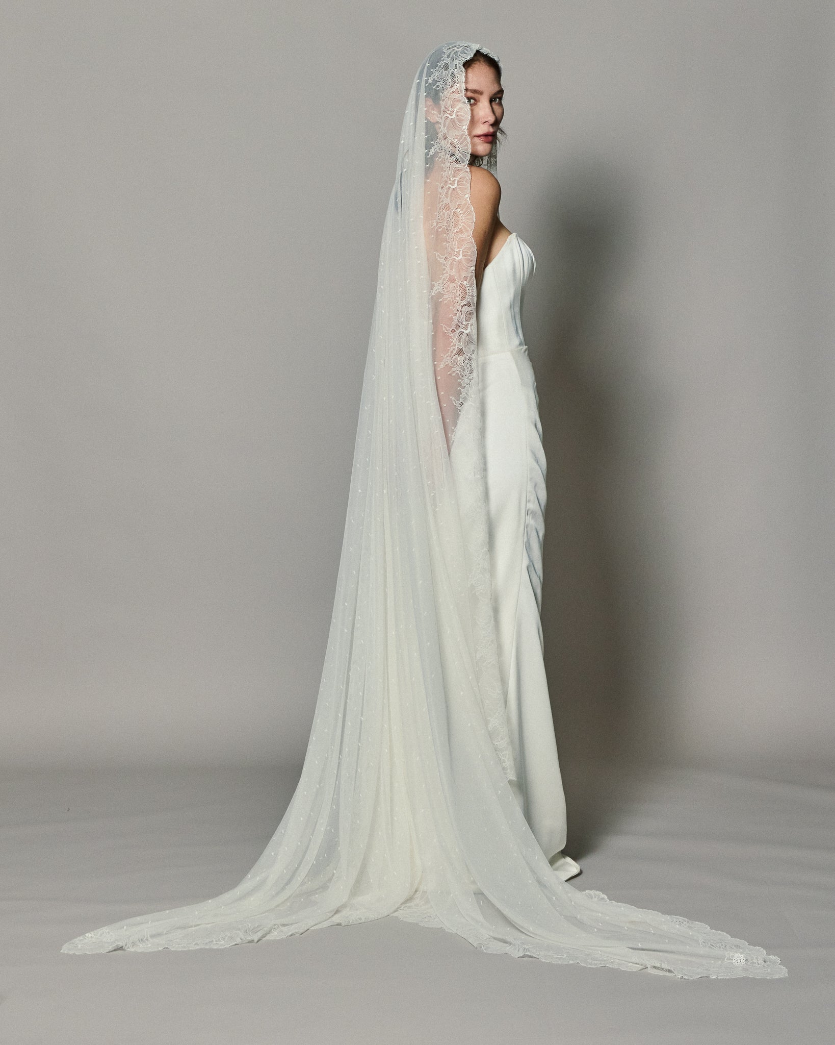 PENELOPE SPANISH LACE MANTILLA - Ofrenda Studio
