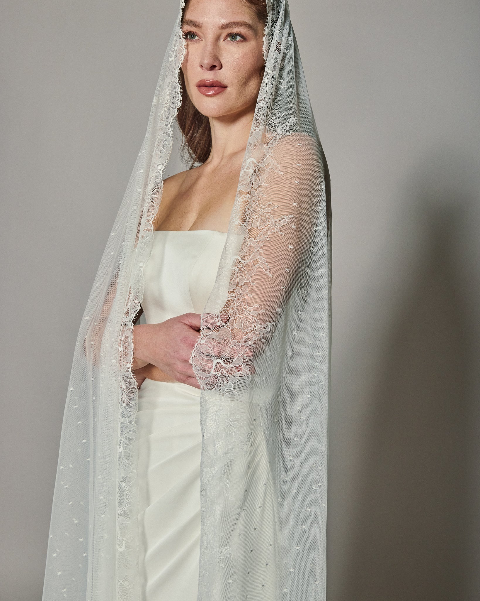 PENELOPE SPANISH LACE MANTILLA - Ofrenda Studio