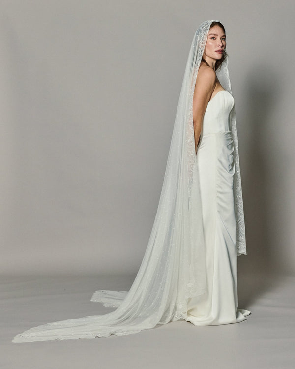 PENELOPE SPANISH LACE MANTILLA - Ofrenda Studio
