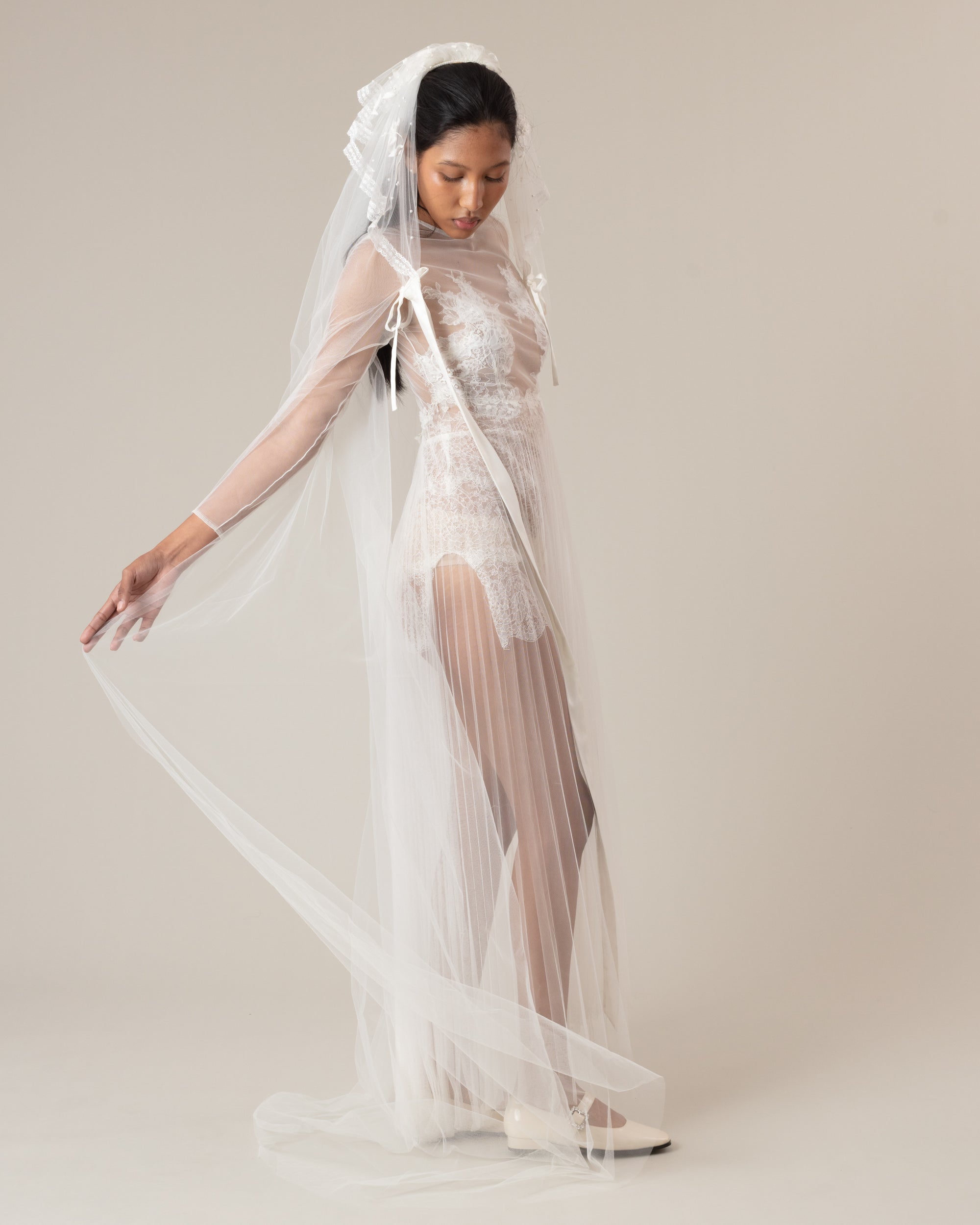 PERLA EMBROIDERY BEADED SATIN TIES VEIL White / 90 / 228 cm Chapel Length PERLA EMBROIDERY BEADED SATIN TIES VEIL White / 90 / 228 cm Chapel Length
