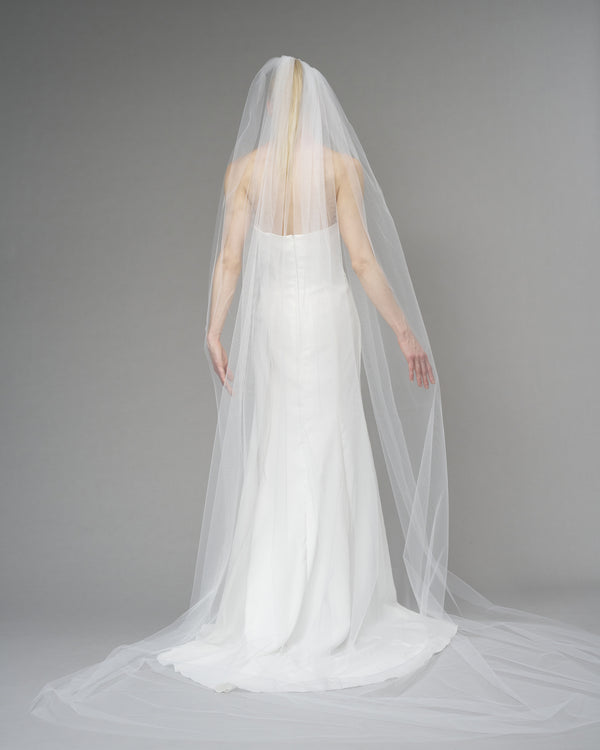 ENGLISH TULLE // RAW EDGE CATHEDRAL LENGTH  118" // OFF WHITE