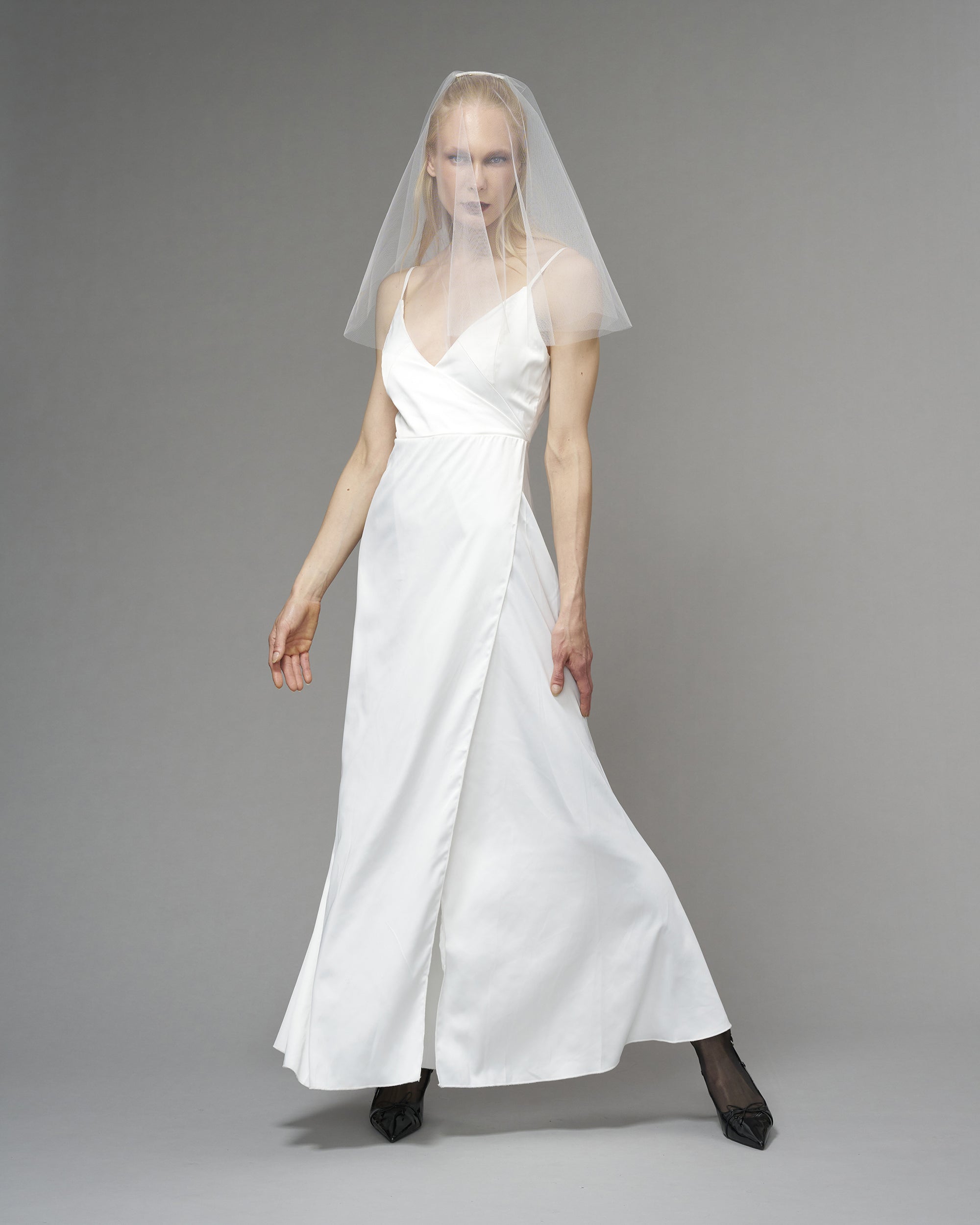 ENGLISH TULLE // RAW EDGE TWO TIER MINI SHOULDER LENGTH  20" // OFF WHITE